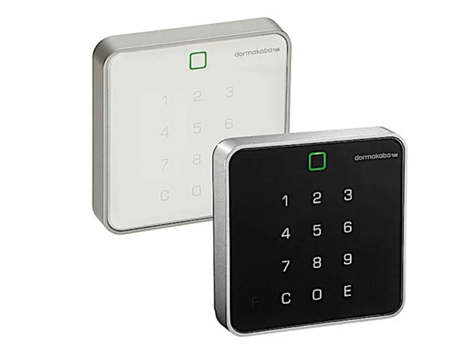 Lettore compatto 91 12 di controllo accessi Lettore compatto 91 12 di controllo accessi bianco e nero