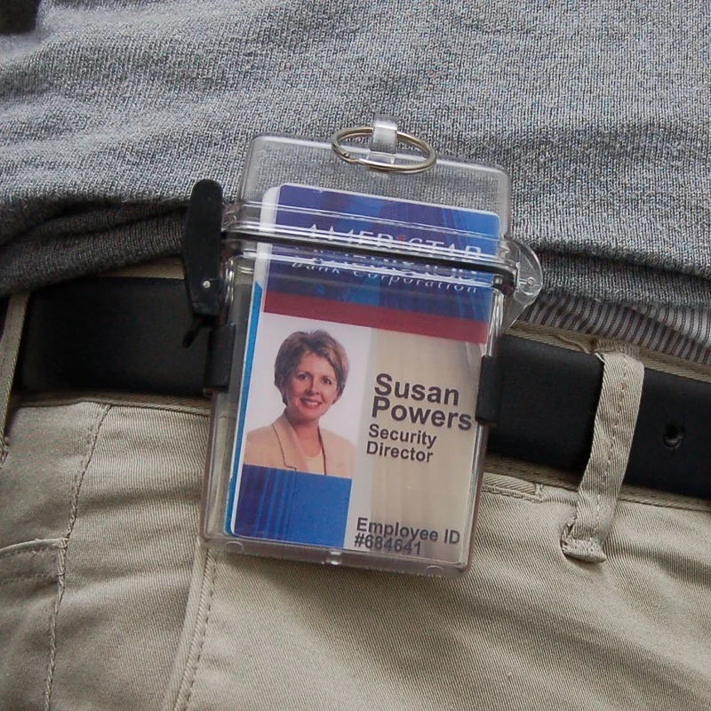 Clip da cintura per porta badge clearbox attaccato alla cintura