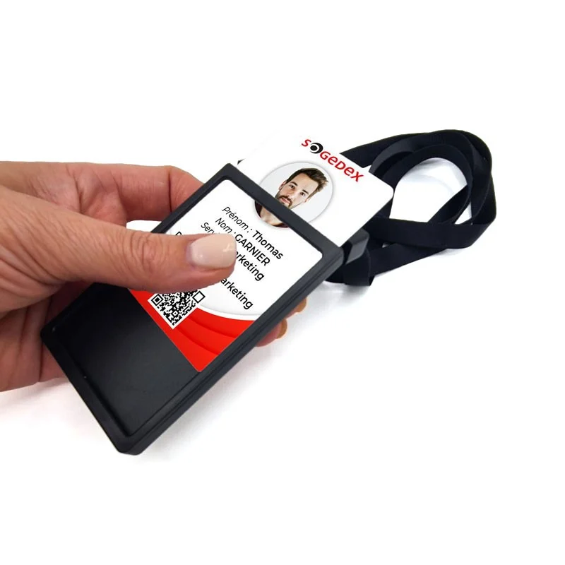 Cordino retrattile con porta badge