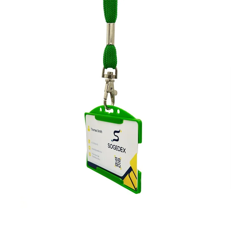 Porta badge aperto per una tessera verde