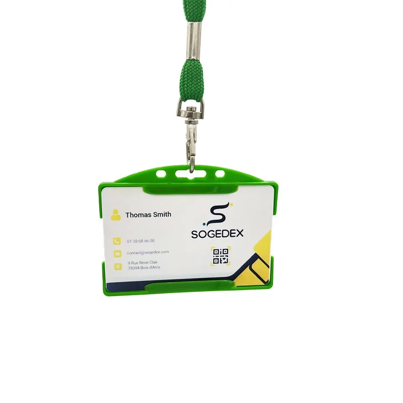 Porta badge aperto per una tessera verde